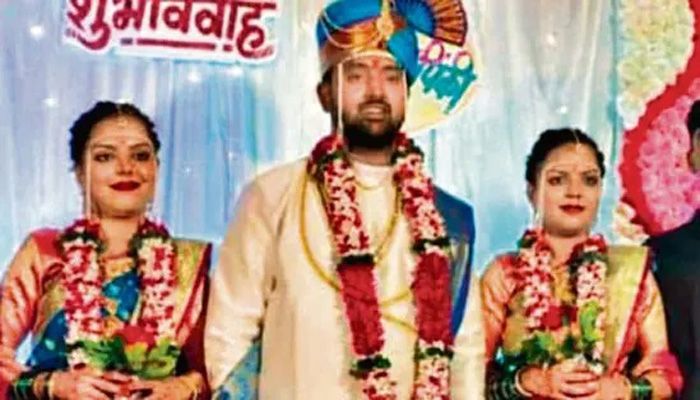 বিয়ের দিন দুই যমজ বোনের মাঝখানে পাত্র।