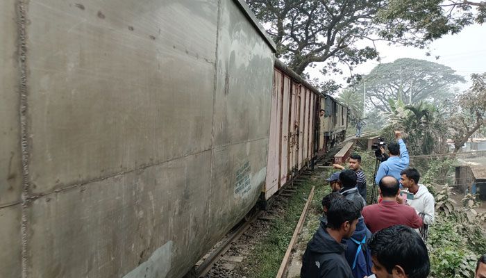 ময়মনসিংহ এক্সপ্রেস ট্রেনের বগি বারবার লাইনচ্যুত হচ্ছে কেন