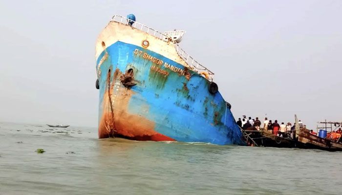 পাইলট ছাড়াই চলছিল মেঘনায় ডুবে যাওয়া জাহাজ