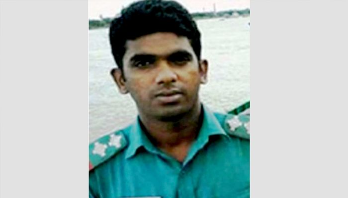 বরিশালে বাসচালককে পিটিয়ে সার্জেন্ট ক্লোজড