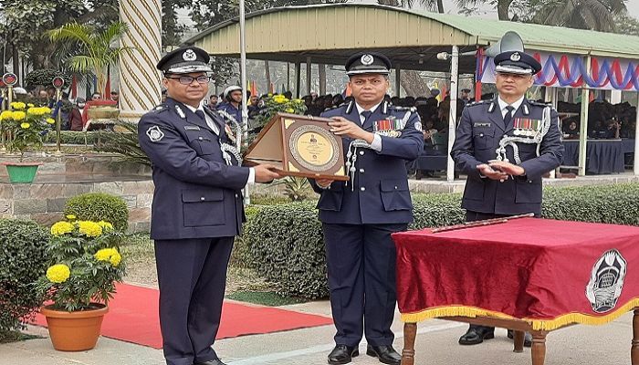 টাঙ্গাইলে পুলিশের সমাপনী কুচকাওয়াজ অনুষ্ঠিত