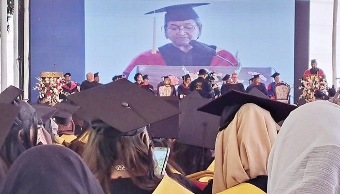 পাঠ্যবইয়ের ভুল শনাক্ত করায় কৃতজ্ঞতা জানালেন শিক্ষামন্ত্রী