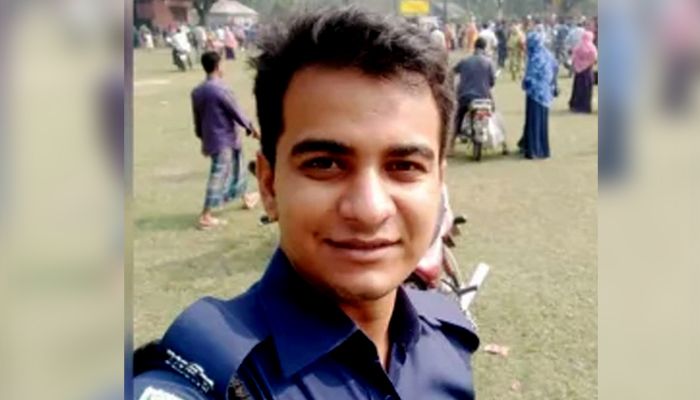 পার্বতীপুরে ট্রেনের ধাক্কায় পুলিশ সদস্য নিহত 