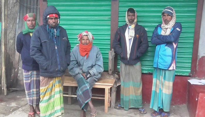 ‘খিদায় কি আর শীত মানে বাহে’