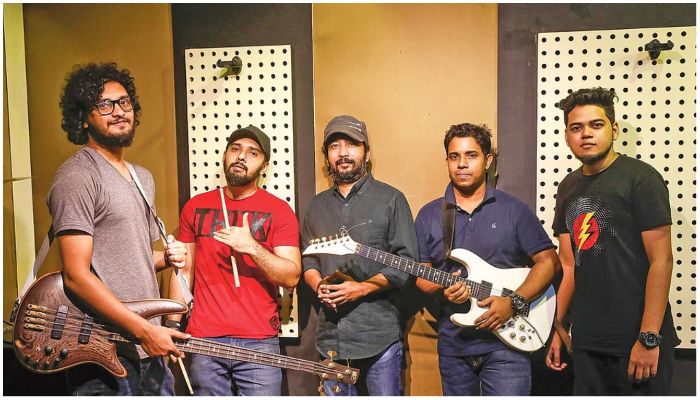 কনসার্টে ফিরছে শিরোনামহীন