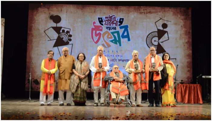 সম্মাননা পেলেন চার বরেণ্য নাট্যজন