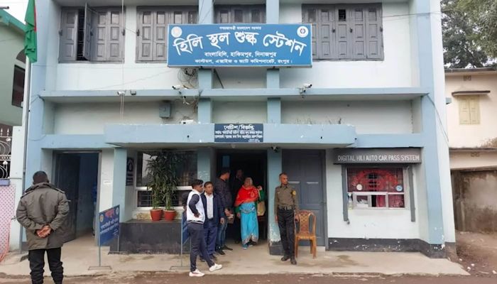 হিলিতে রাজস্ব কর্মকর্তাকে প্রাণনাশের হুমকি, থানায় ‍জিডি
