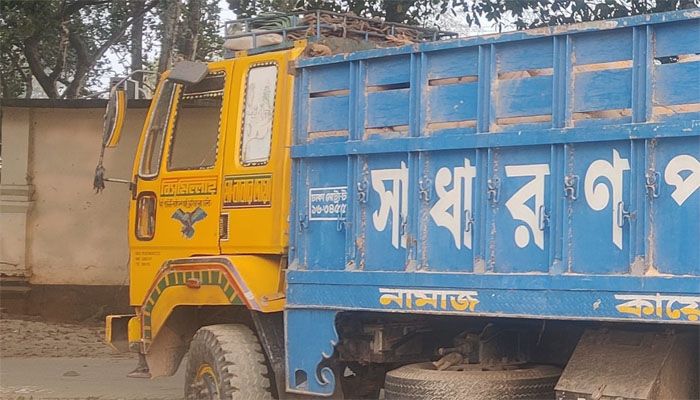 নওগাঁ থেকে ছিনতাই হওয়া ধানবোঝাই ট্রাক জয়পুরহাট থেকে উদ্ধার 