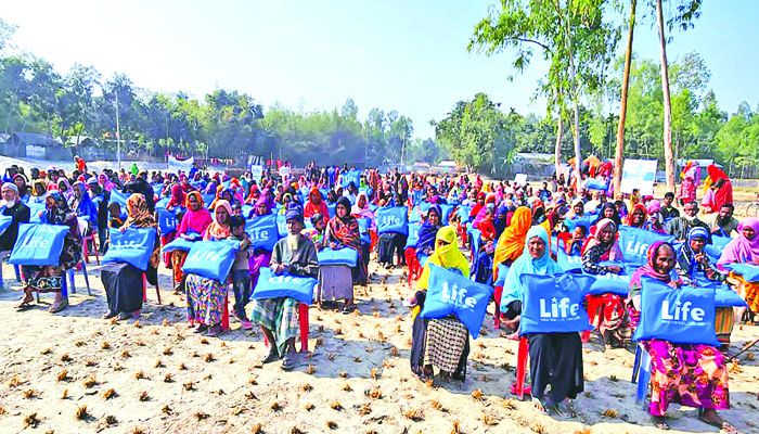 দুর্গত মানুষের পাশে আছি আমরা