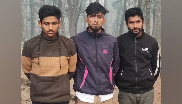 ছিনতাই করে মোবাইলের আইএমইআই বদলে বিক্রি করতেন তারা