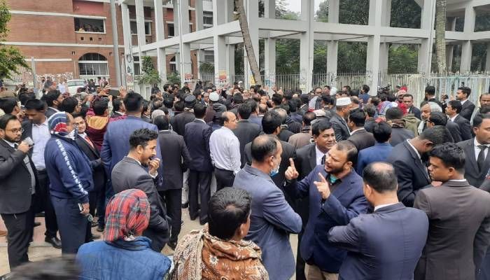 ব্রাহ্মণবাড়িয়ায় আইনজীবীদের আদালত বর্জন অব্যাহত