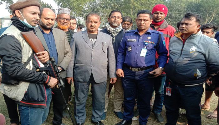 গ্রামজুড়ে এক মহিষের তাণ্ডব, নিহত ১