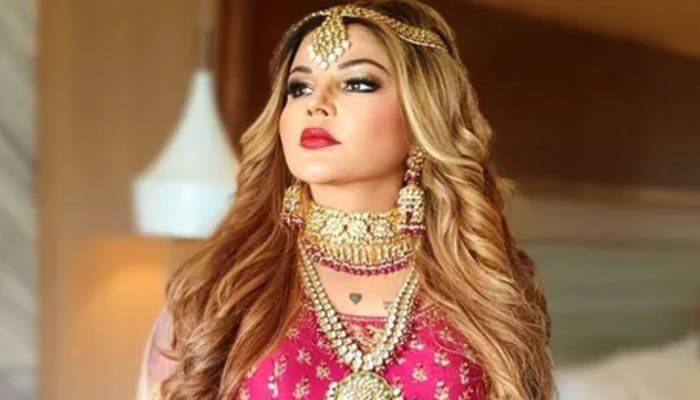 শার্লিনের অভিযোগে আটক রাখি