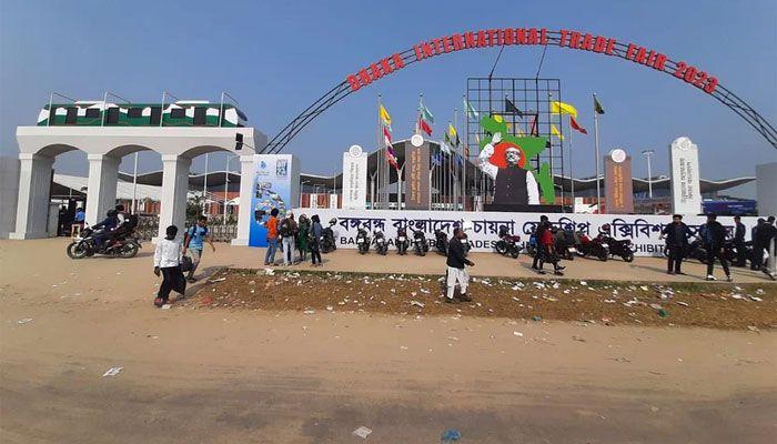 অবৈধ দোকানপাট, যানজটে ম্লান বাণিজ্য মেলার সৌন্দর্য