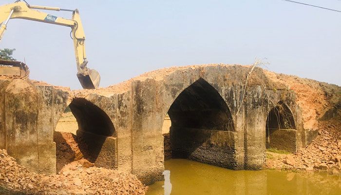 পুরোনো সেতু অর্ধেক ভাঙার পর গণশুনানি