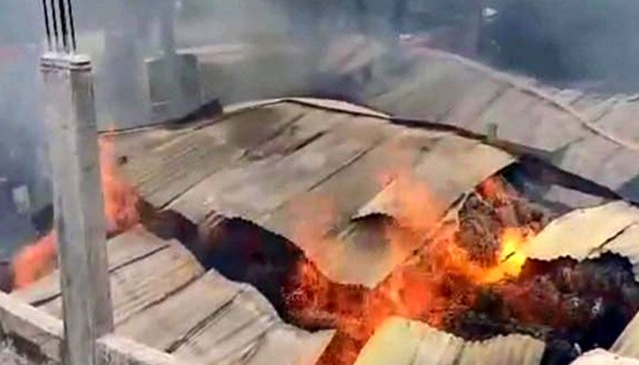 খুলনায় ঝুট গুদামের আগুন নিয়ন্ত্রণে