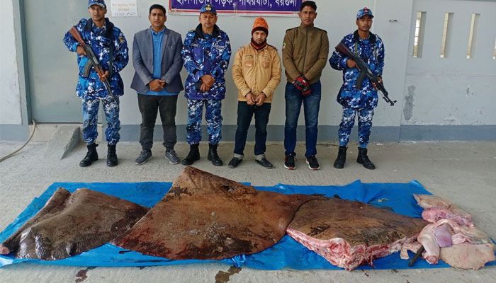 ‘নিষিদ্ধ’ শাপলাপাতাসহ ব্যবসায়ী আটক