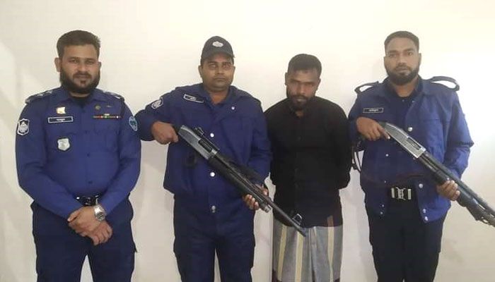 বিয়ে বাড়ি থেকে ধর্ষণ মামলার আসামি গ্রেপ্তার