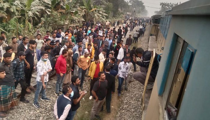 গাজীপুরে এগারোসিন্দুর ইঞ্জিন বিকল, এক ঘণ্টা পর লাইন চালু