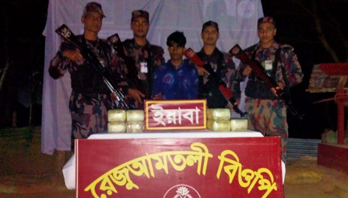 মিয়ানমার থেকে ৭০ হাজার ইয়াবা আনার অভিযোগে রোহিঙ্গা গ্রেপ্তার