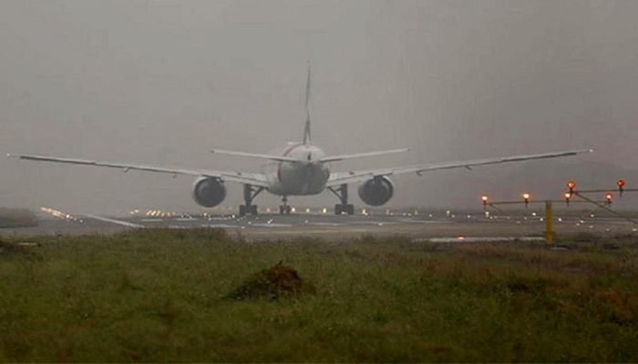ঘন কুয়াশায় ফ্লাইট ওঠানামায় বিপত্তি, এয়ারলাইন্সগুলোকে নির্দেশনা