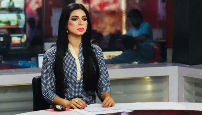 পাকিস্তানের প্রথম রূপান্তকামী সংবাদ পাঠিকাকে লক্ষ করে গুলি