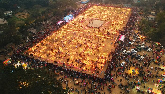 লাখো মোমবাতি জ্বালিয়ে মাতৃভাষা দিবস উদযাপিত
