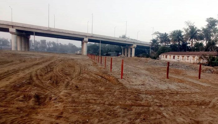 টানেল ঘিরে দখলের উৎসব 