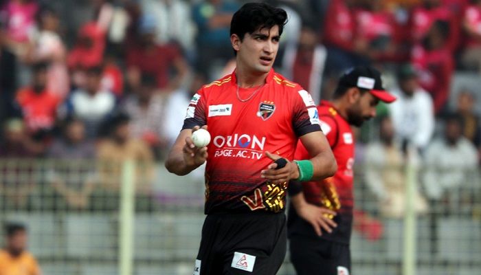 কুমিল্লা ভিক্টোরিয়ান্সের হেলমেট পরে জরিমানা গুনলেন নাসিম