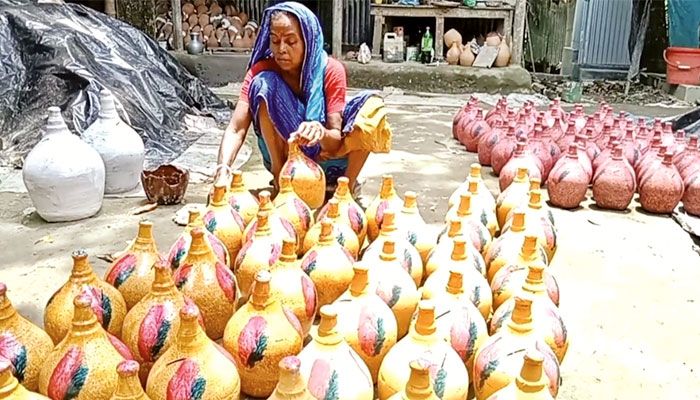 পালবাড়ির অভাব মেটেনি মাটির ব্যাংক