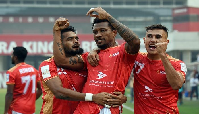 বসুন্ধরা কিংস ছুটে চলেছে ঝড়ের বেগে