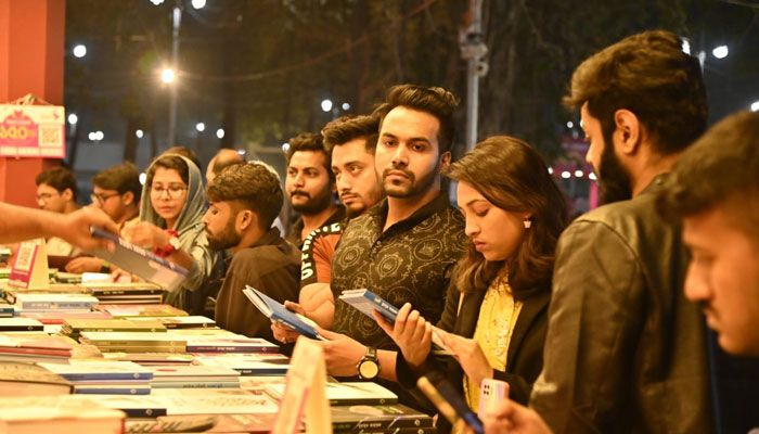 বইমেলায় বেড়েছে ভিড়, বেড়েছে বিক্রি