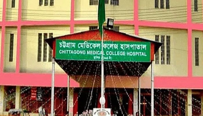 ক্যাফের আইপিএস বিস্ফোরণে তিন কর্মচারী দগ্ধ 