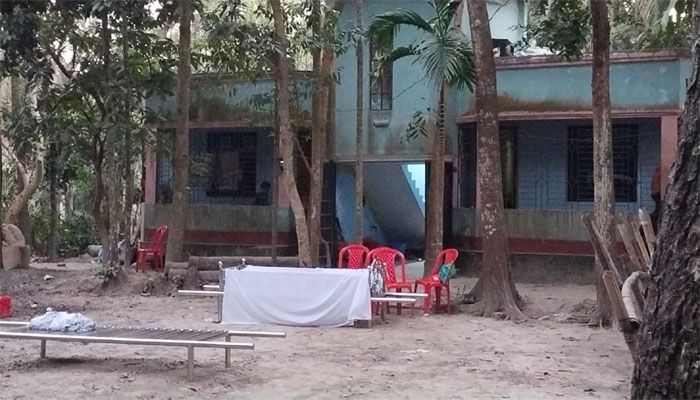ন্যায্য অধিকারের আশ্বাসে মিলল মরদেহ দাফনের অনুমতি