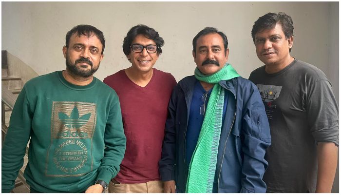 এক ফ্রেমে তারা চারজন