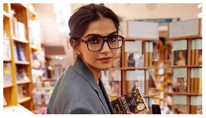 কেউ কিনছে না সোনমের সিনেমা