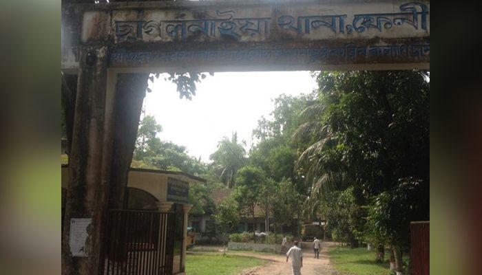 ফেনীতে মোবাইল ছিনতাইয়ের সময় রোহিঙ্গা আটক 