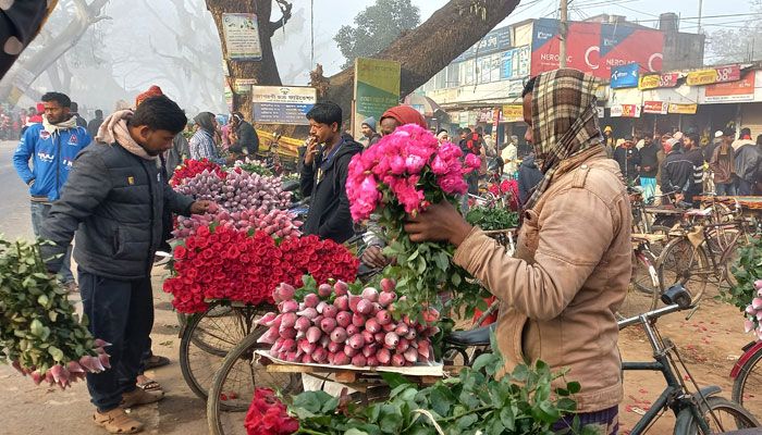 ফুল বিক্রি ৩০০ কোটি টাকা ছাড়াতে পারে
