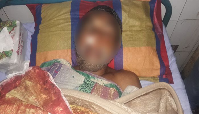 বাড়িতে ছাগল যাওয়ায় ভাই-ভাবীকে কোপানোর অভিযোগ