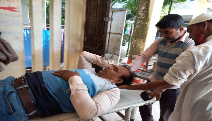 নাটোরে আ.লীগের দখলে বিএনপির মঞ্চ, পদযাত্রায় হামলা, আহত ৩০