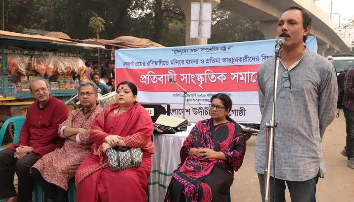 প্রতিমা ভাঙচুরে জড়িতদের গ্রেপ্তার দাবি উদীচীর