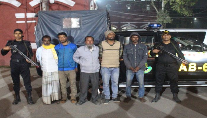 ভেজাল মদসহ পাঁচজন আটক, ২০ দিনের কারাদণ্ড