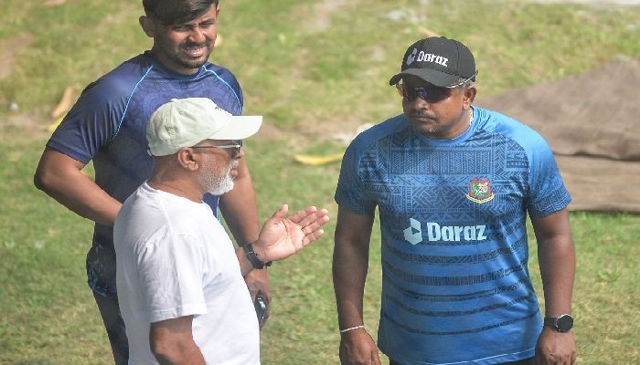 মিরপুরে হাথুরুসিংহের ব্যস্ত একদিন
