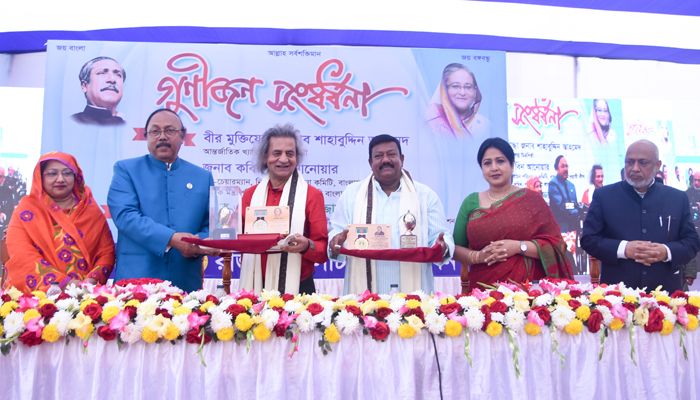 চিত্রশিল্পী শাহাবুদ্দিন আহমেদ ও কবির বিন আনোয়ারকে সংবর্ধনা দিল রাসিক