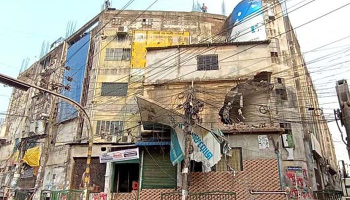 গুলিস্তানের মার্কেটে পাঁচ শতাধিক অবৈধ দোকান, দুদকের অভিযান