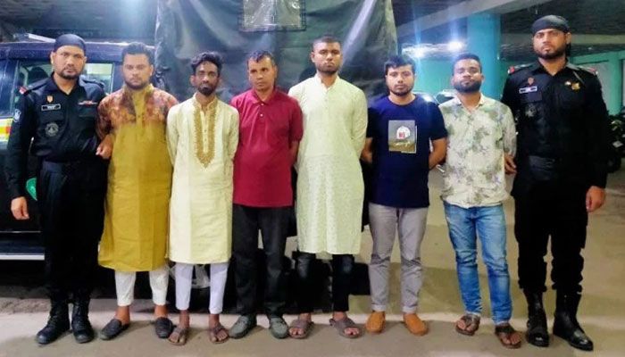 রাজধানীতে মোবাইল চোর চক্রের ৬ সদস্য আটক