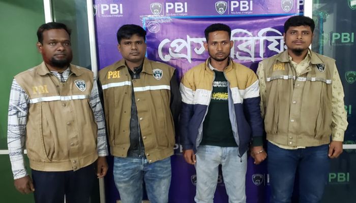 পুলিশ পরিচয়ে একাধিক প্রেম, অতঃপর ব্ল্যাকমেলিং