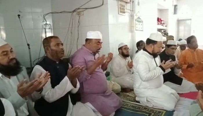 অ্যাডভোকেট মো. রহমত আলীর তৃতীয় মৃত্যুবার্ষিকী উপলক্ষে দোয়ার আয়োজন করা হয়। প্রবা ফটো