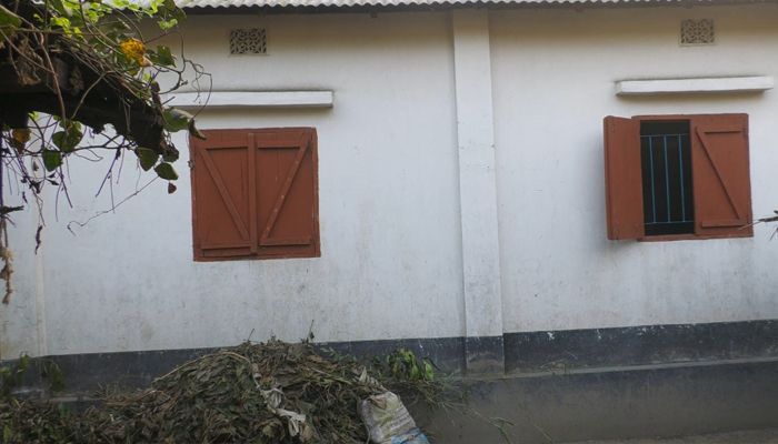 প্রধানমন্ত্রীর দেওয়া ঘর বিক্রি