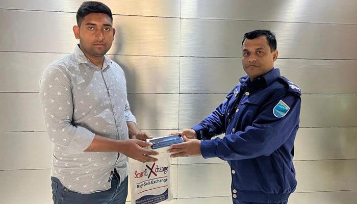 মেসেঞ্জারে নক দিলেই হারানো মোবাইল উদ্ধার করে দেন তিনি